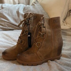 Sorel faux leather lace up boots